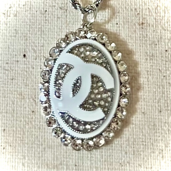 Vintage upcycled CHANEL Elegant Silver Pendant Necklace - Picture 2 of 3